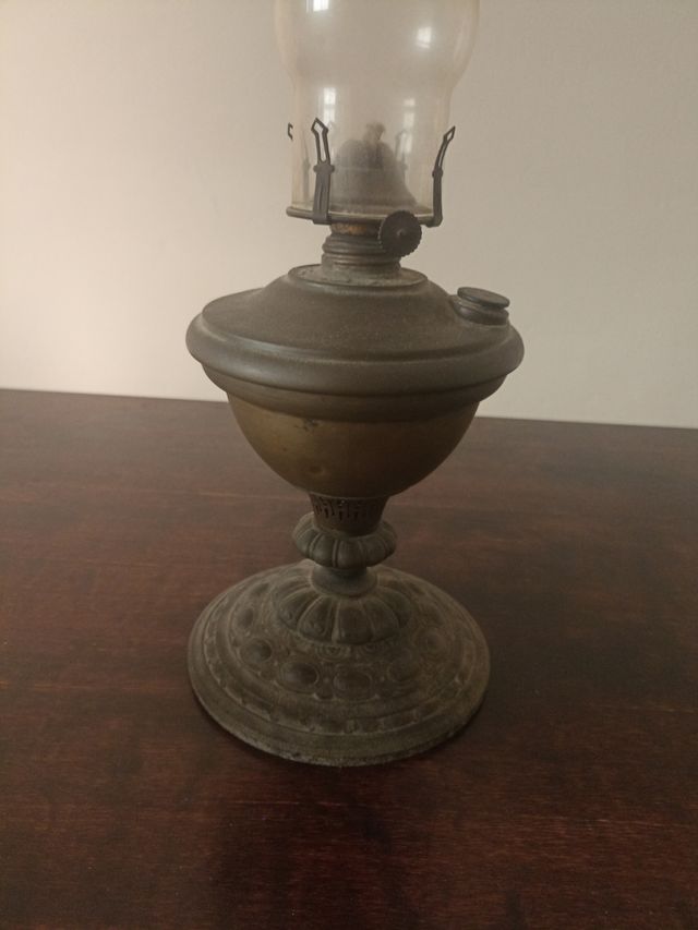 Antigua lámpara quinqué