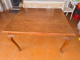 Mesa madera antigua con 70 años