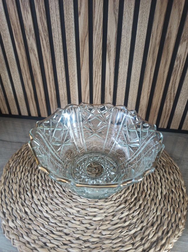 Antiguo plato de fruta