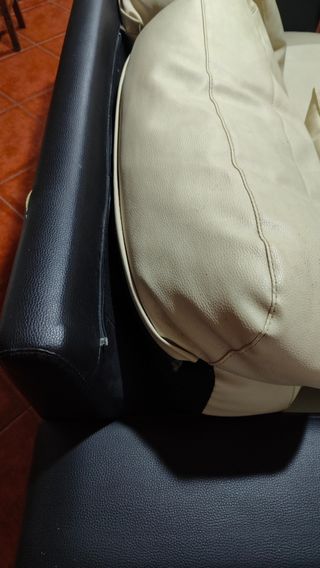 Sofá bege e preto