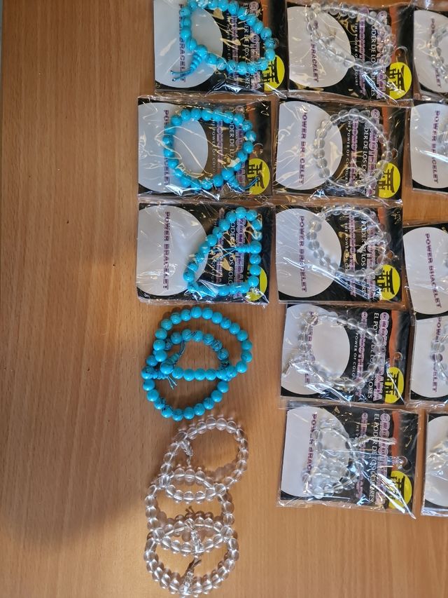 Pulseras y pendientes nuevos