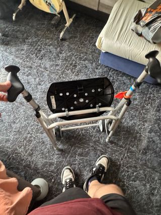 Andador anciano con asiento y agarres anatomicos 
