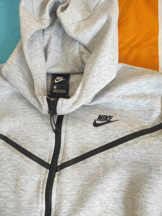Chaqueta Nike Tech Fleece gris talla M