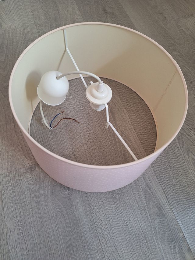 Lámpara de techo infantil. Rosa y blanca