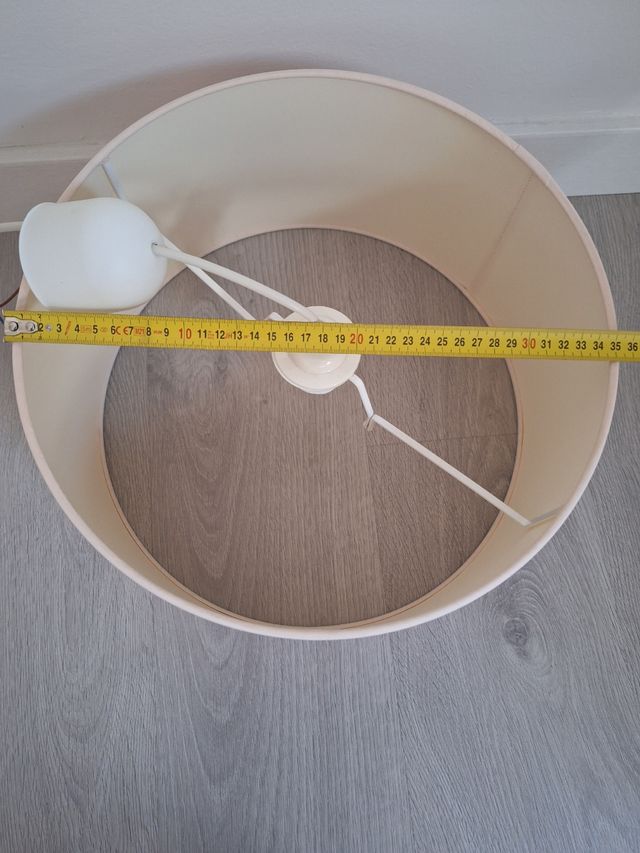 Lámpara de techo infantil. Rosa y blanca