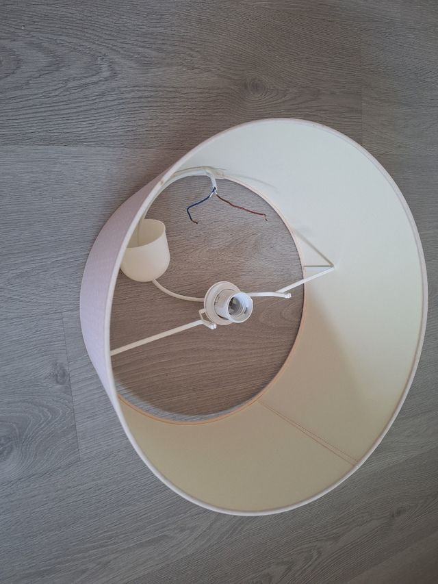 Lámpara de techo infantil. Rosa y blanca