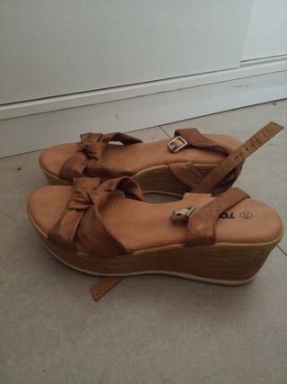 Sandalias cuña marrón - talla 42