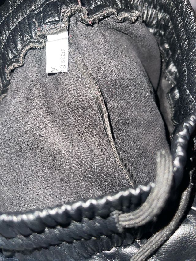 Pantalón de cuero sintético