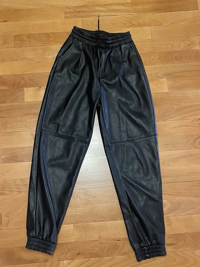 Pantalón de cuero sintético