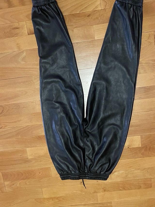 Pantalón de cuero sintético