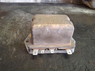 Regulador corriente Seat 600
