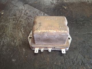 Regulador corriente Seat 600
