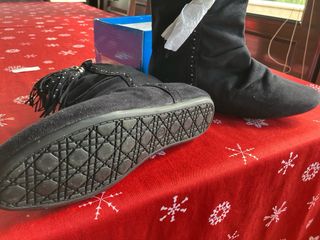 Botines planos negros de ante sintético con detalles brillantes  cómodos y con estilo casual