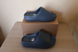 Yeezy Slide