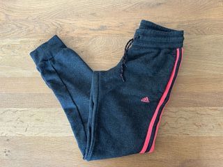 Pantalones chandal Adidas gris oscuro, talla XS