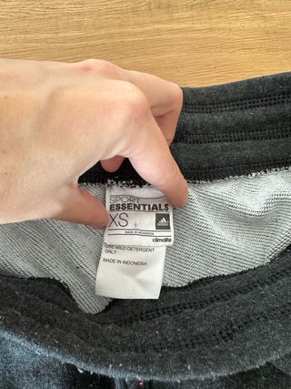 Pantalones chandal Adidas gris oscuro, talla XS