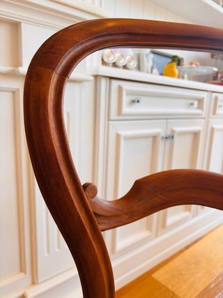 sillas Isabelinas antiguas de caoba restauradas.