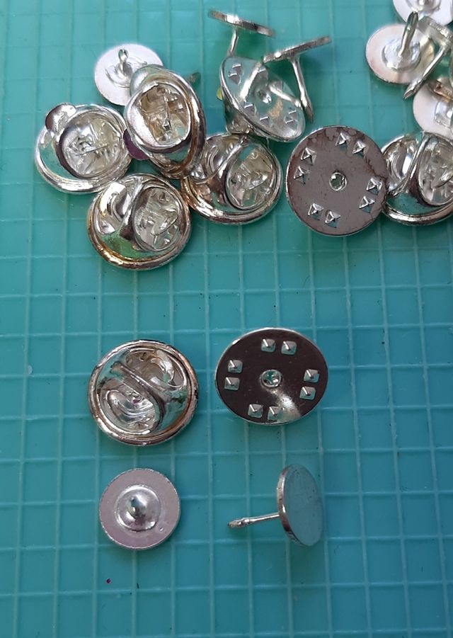 Componentes bisutería: anillos, cierres, pins ...