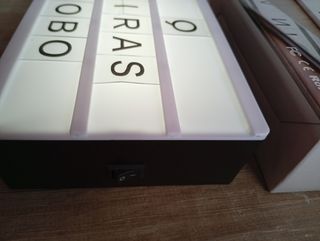 Luz led con letras personalizable.