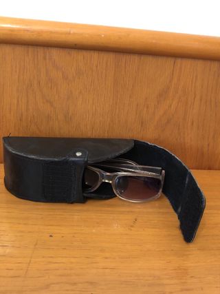 GUESS Gafas de sol transparentes con funda