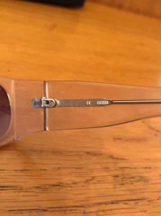 GUESS Gafas de sol transparentes con funda