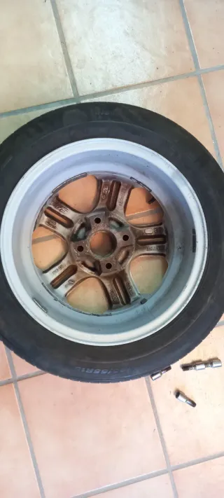 Vendo 4 llantas aleación con neumaticos y antirobo