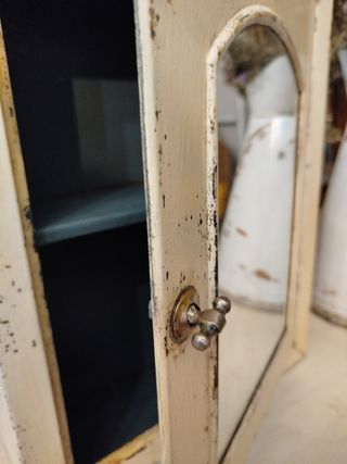 SOLO HOY Botiquín vintage metal blanco