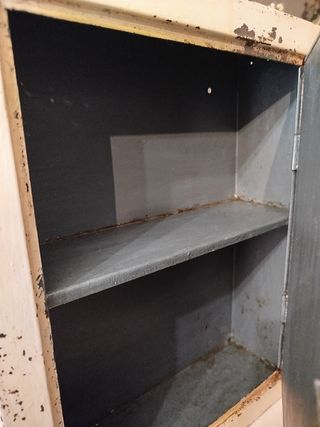 SOLO HOY Botiquín vintage metal blanco