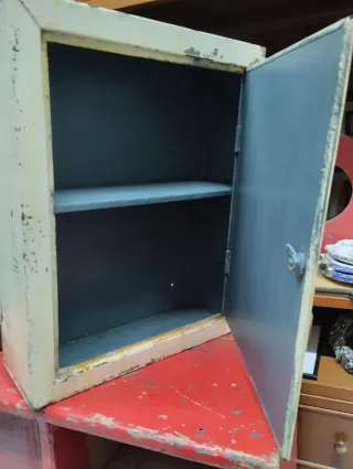 SOLO HOY Botiquín vintage metal blanco