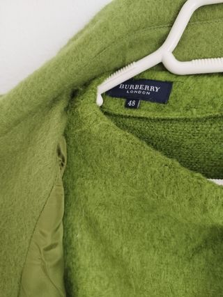 Chaqueta bumberry y blusa