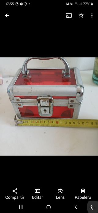 Cofre vintage rojo y plateado