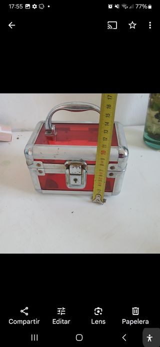 Cofre vintage rojo y plateado