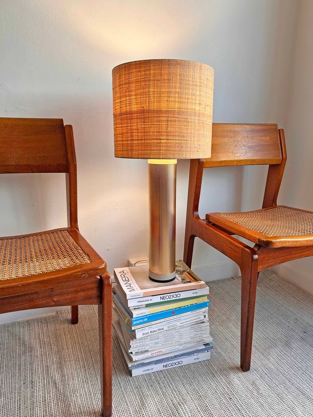 LÁMPARA DE MESA COLOR COBRE