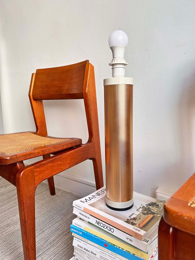 LÁMPARA DE MESA COLOR COBRE