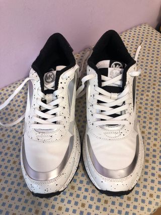 Zapatillas Michael Kors - Blancas y Plateadas - Ta