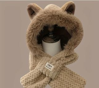 Cappello e scaldacollo invernale beige