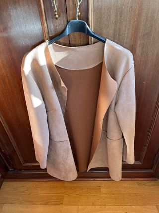 Chaqueta de antelina marrón claro