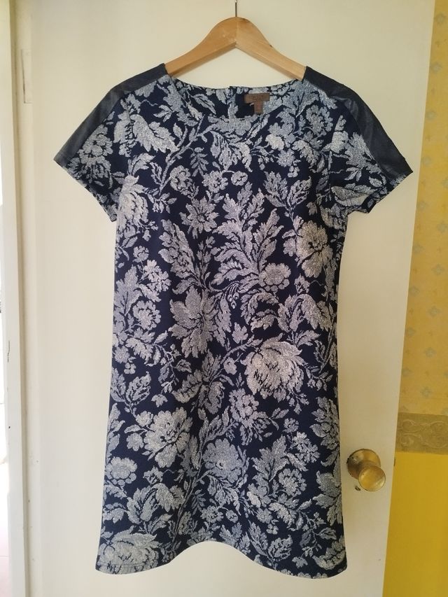 Vestido floral azul marino