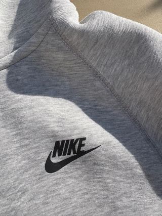 sudadera nike tech gris