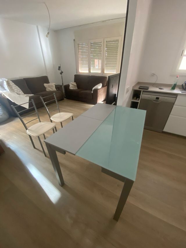 Mesa Cocina Extensible + 2 sillas.