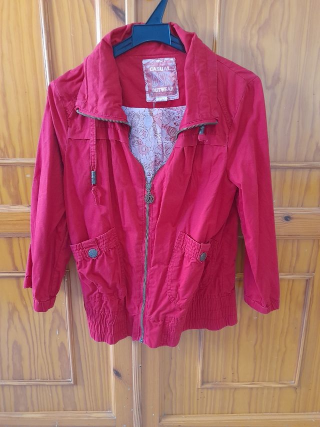 Chaqueta roja Bershka