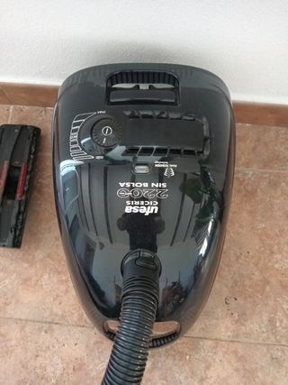Aspiradora Ufesa Ciceris 2200 sin bolsa