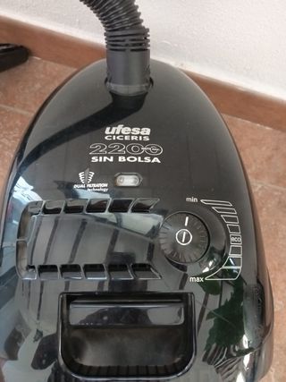 Aspiradora Ufesa Ciceris 2200 sin bolsa