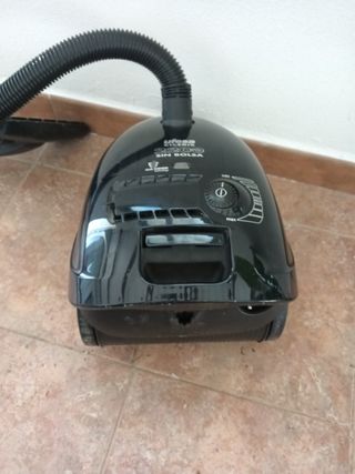 Aspiradora Ufesa Ciceris 2200 sin bolsa