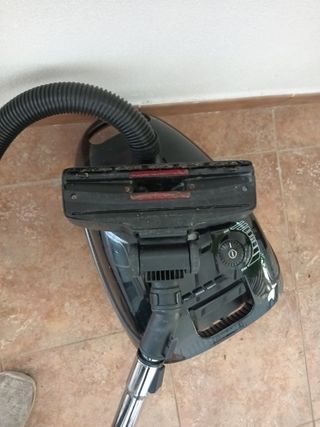 Aspiradora Ufesa Ciceris 2200 sin bolsa