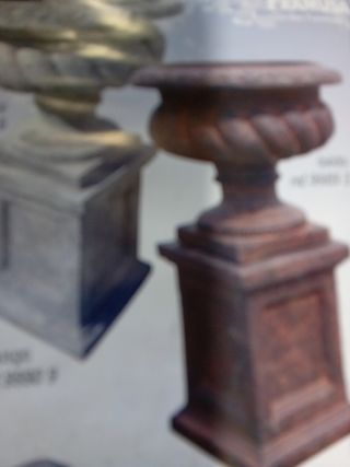 Panchine e piedistalli