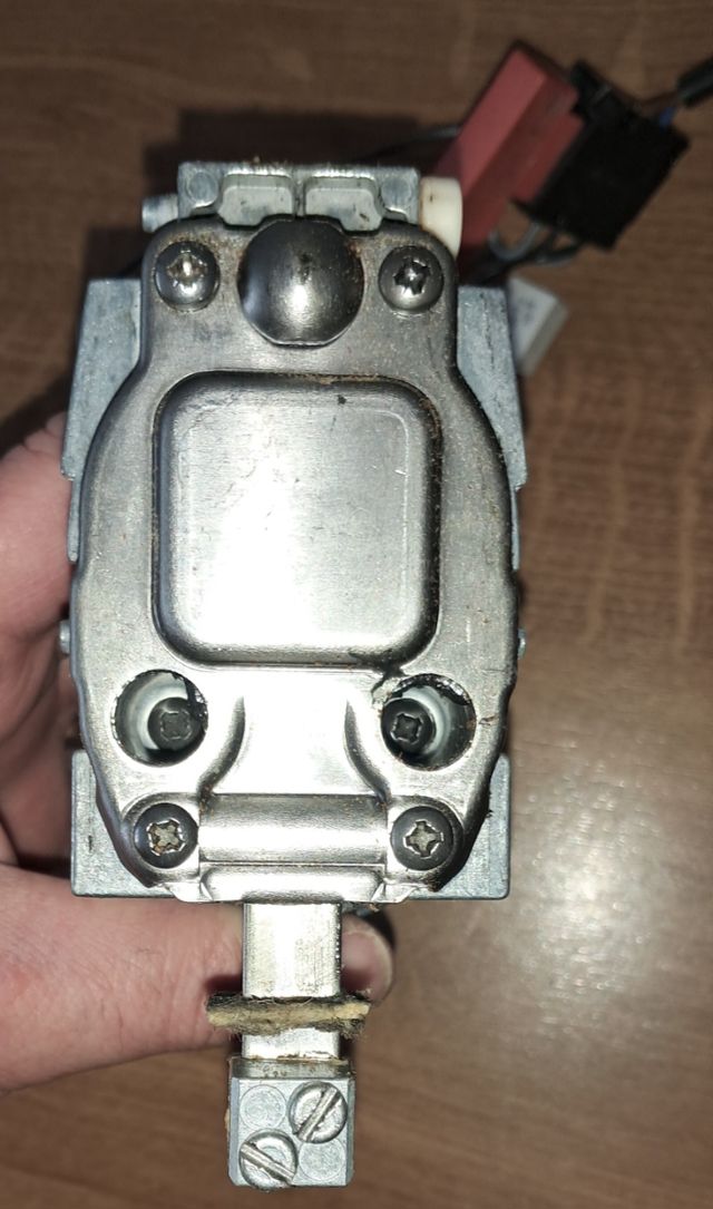 Motor sierra de calar Black and decker.