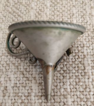 Mini imbuto antico in metallo