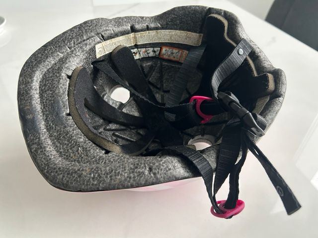 Patines en linea y casco de niña