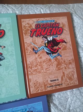 5 tomos de las aventuras del Capitan Trueno.